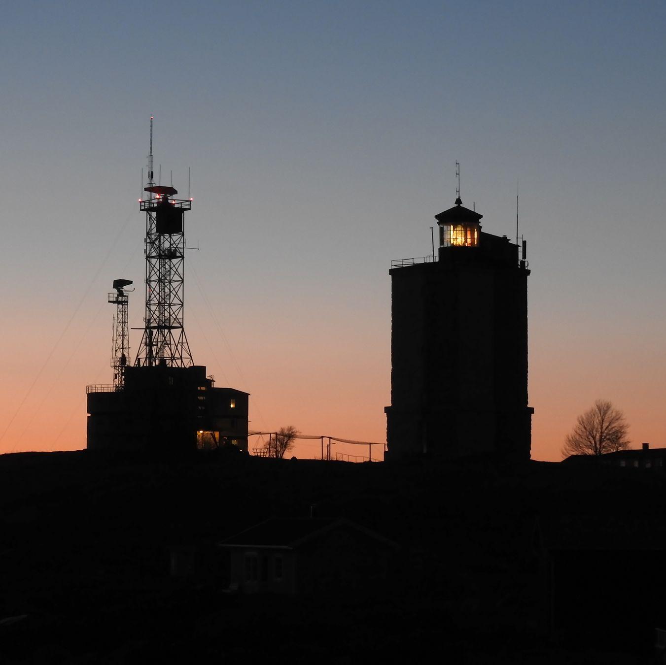 En solnedgångsbild av Utö fyr.