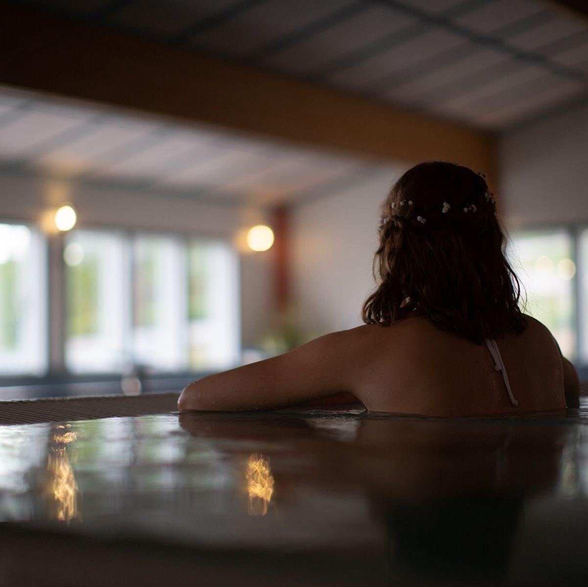 A guest enjoys the pools at Kasnäs Resort.